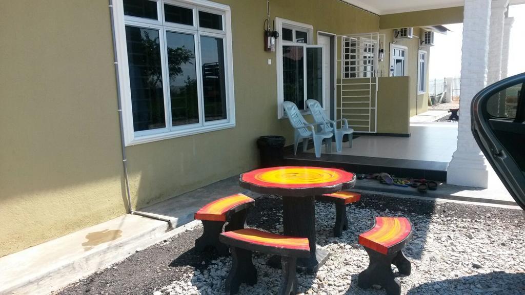 D'Pantai Homestay Kuala Sg. Baru Malacca Exteriör bild
